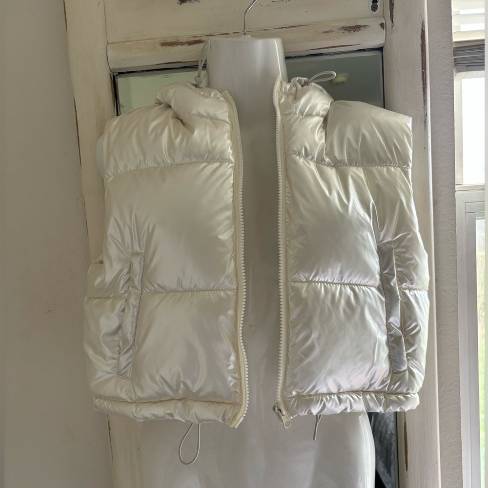 Cropped puffer vest